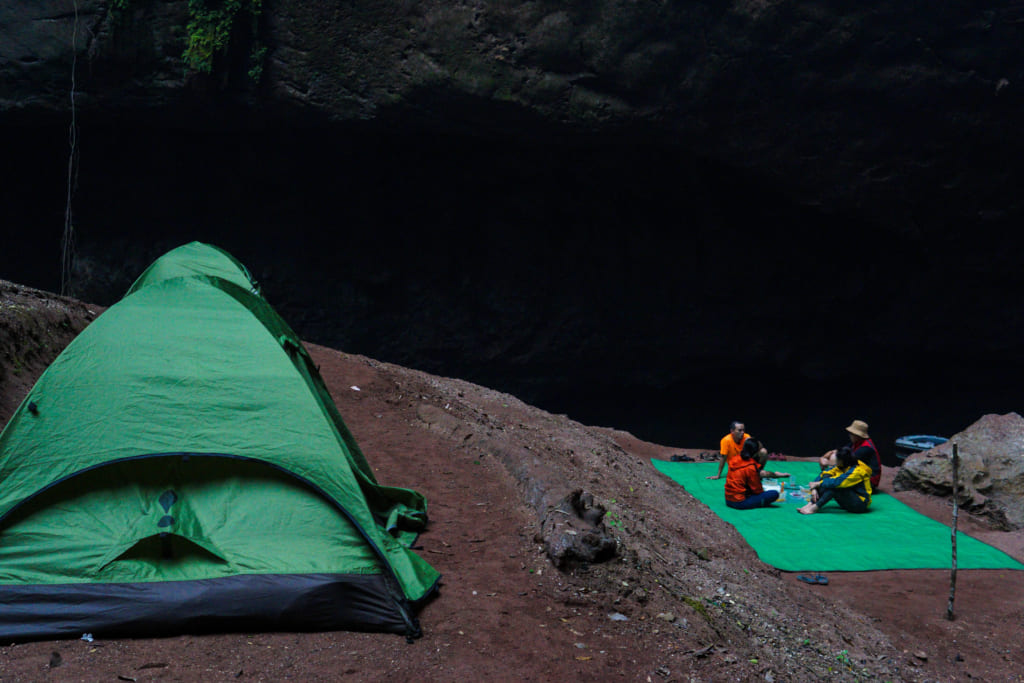 Bãi cắm trại trong hang Pygmy