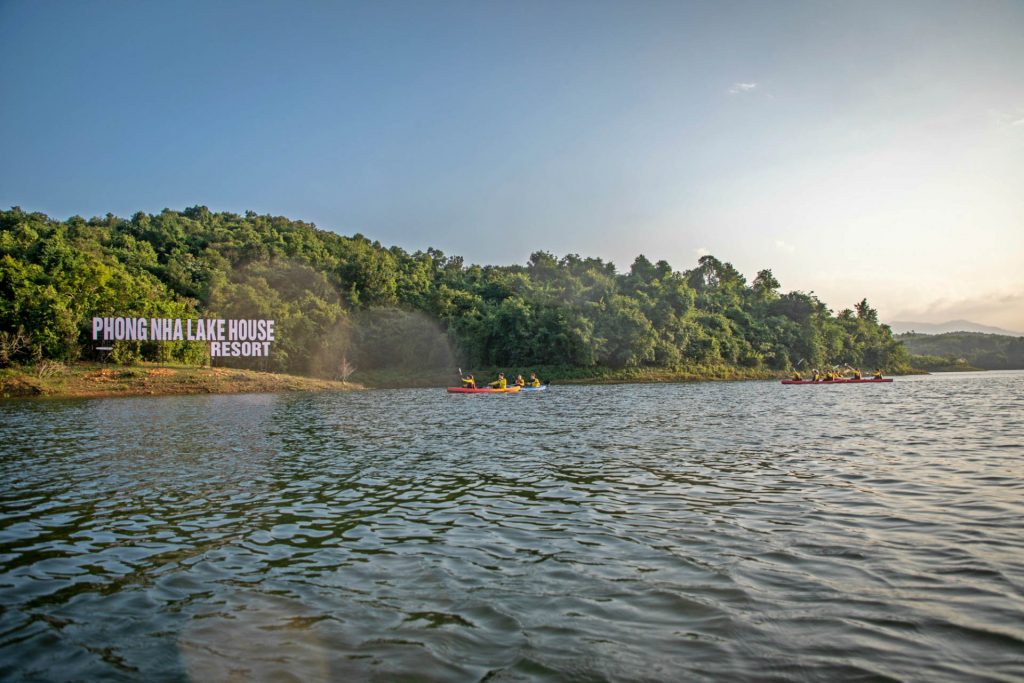 Các hoạt động dưới nước tại Phong Nha Lake House Resort