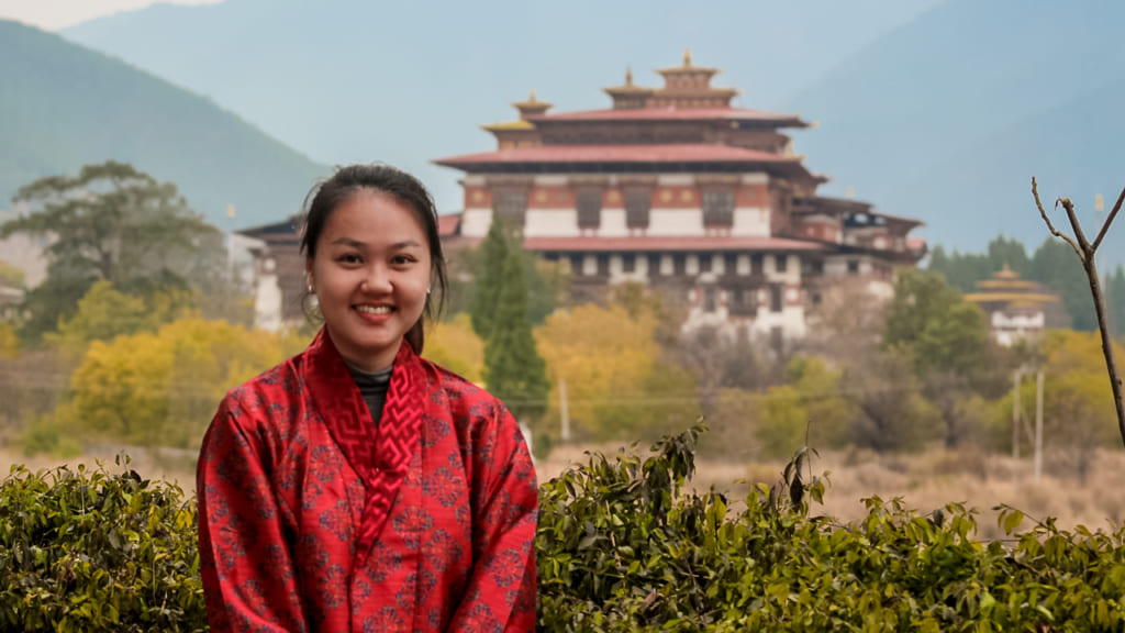 Du khách du lịch có Guu chụp hình trong chuyến du lịch Bhutan