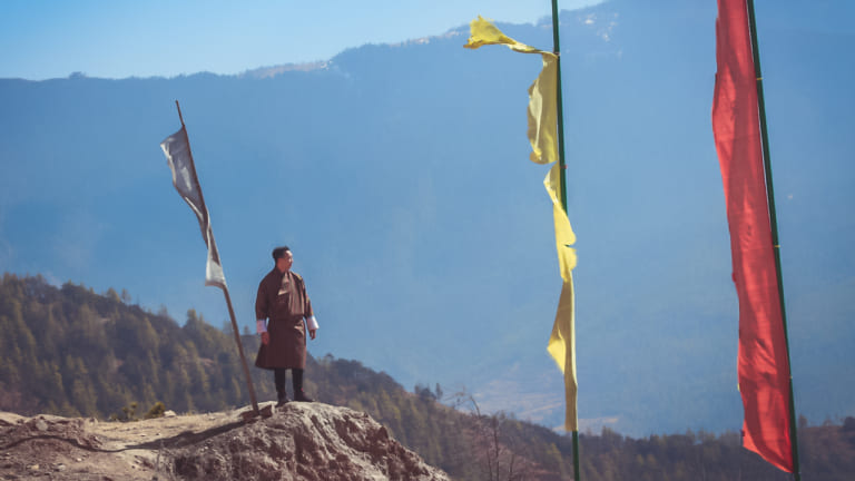 Khách du lịch Max Vũ chụp ảnh giữa núi non Bhutan