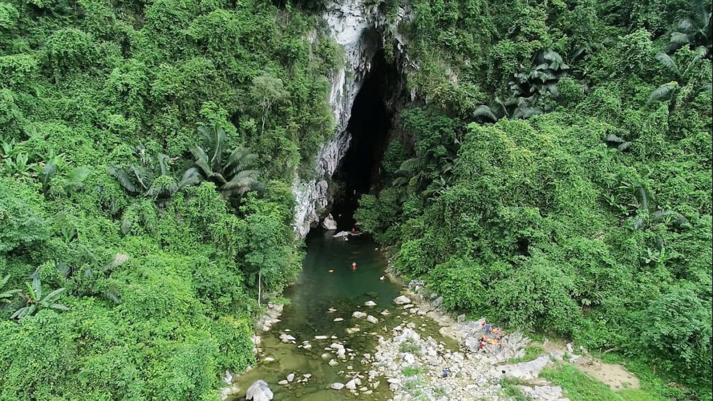 Cửa hang Rục Mòn Quảng Bình