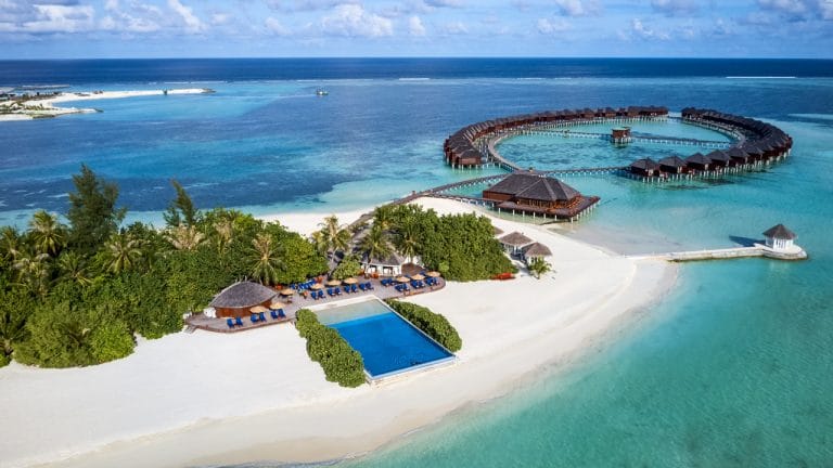 Khu vực của resort tại hòn đảo Maldives