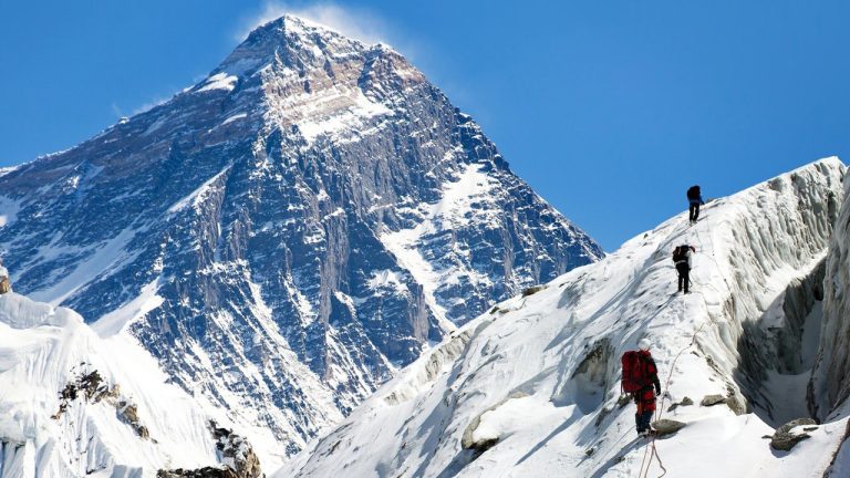 Những người trekking Everest Base Camp trên dãy Himalayas