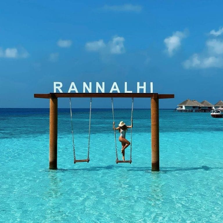 Xích đu ở biển tại resort Adaaran Club Rannalhi