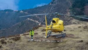 Chuẩn bị cho chuyến đi trực thăng ở Nepal