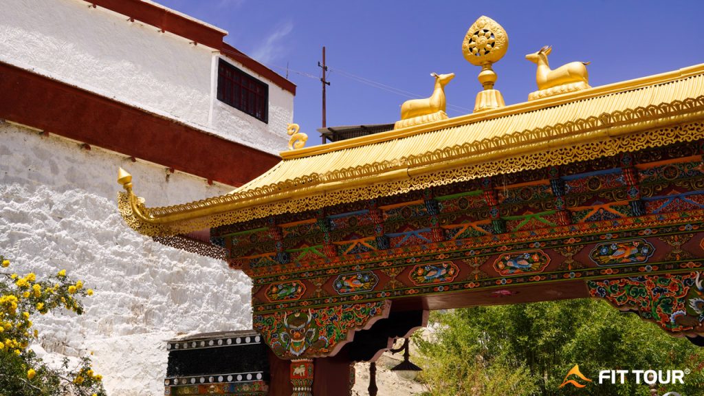 Mái của cổng tu viện Hemis Ladakh