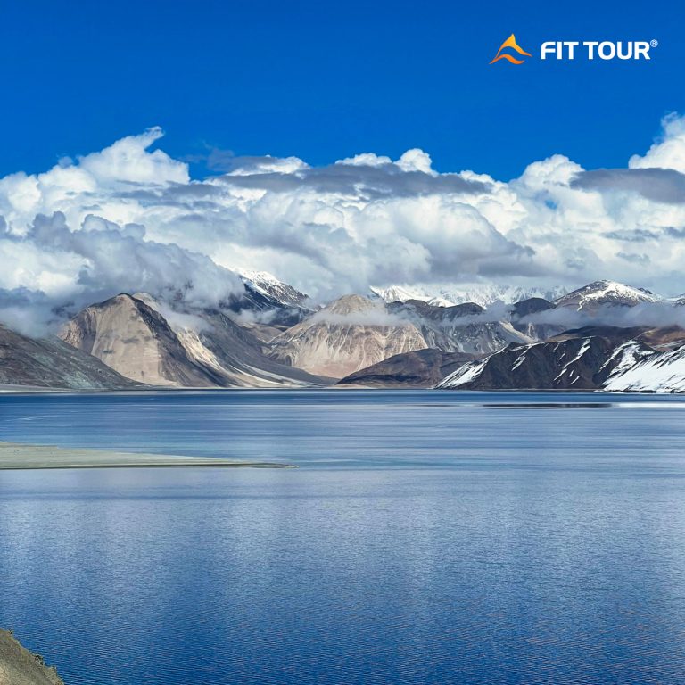 Khung cảnh yên bình ở hồ Pangong Tso tại Ladakh