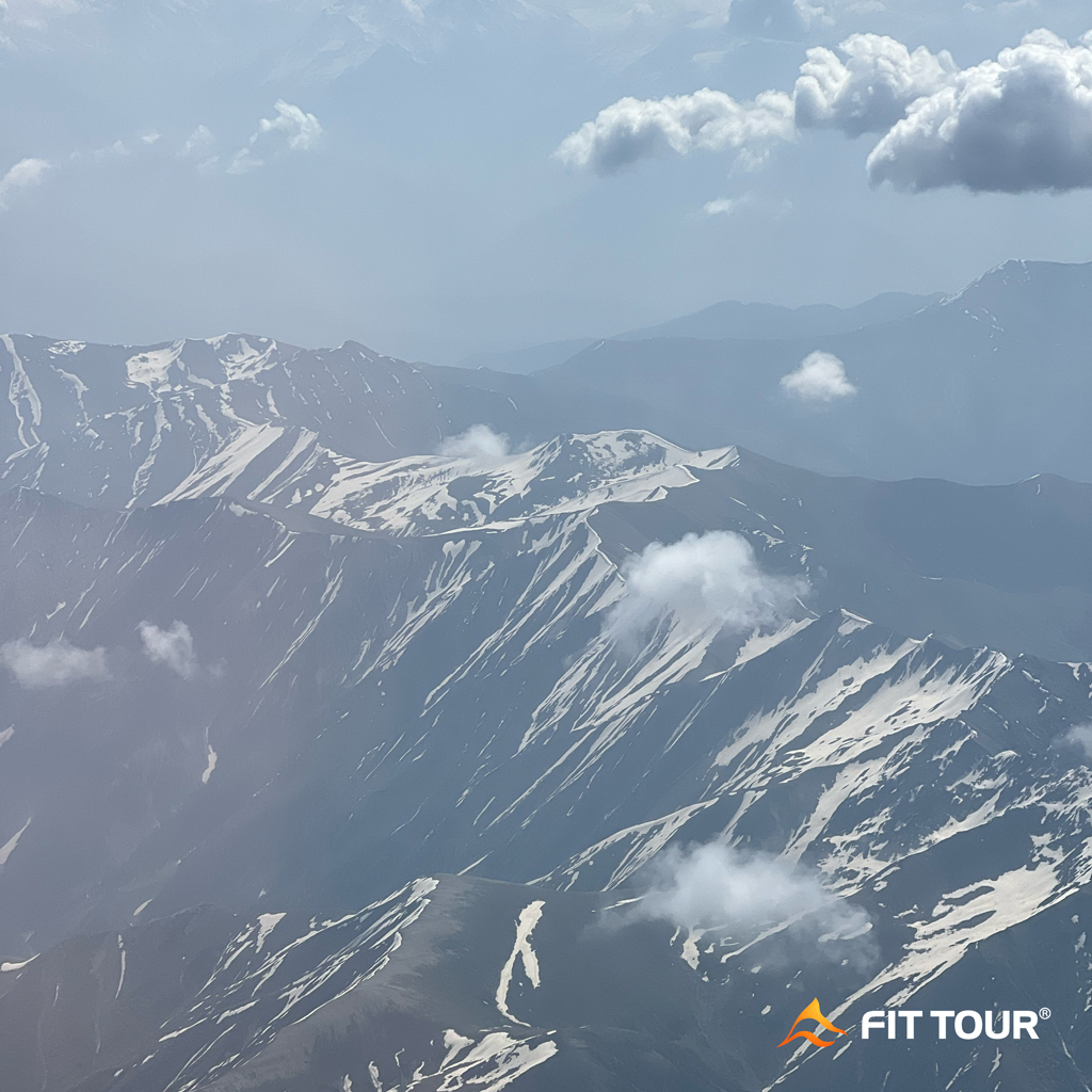 Ngọn núi ở dãy Himalayas từ trên máy bay nhìn xuống