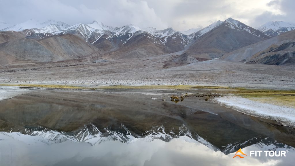 Nước trong vắt của hồ thiêng ở Ladakh