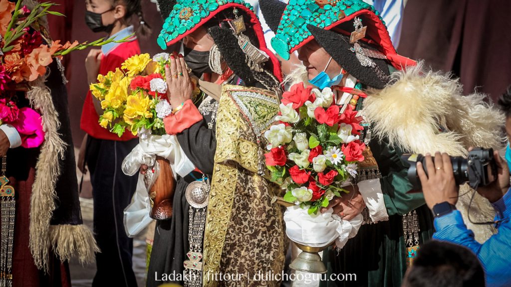 Người dân ở Ladakh chào đón Đạt Lai Lạt Ma