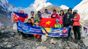 Đoàn khách Việt Nam - Fit Tour check in Everest Base Camp
