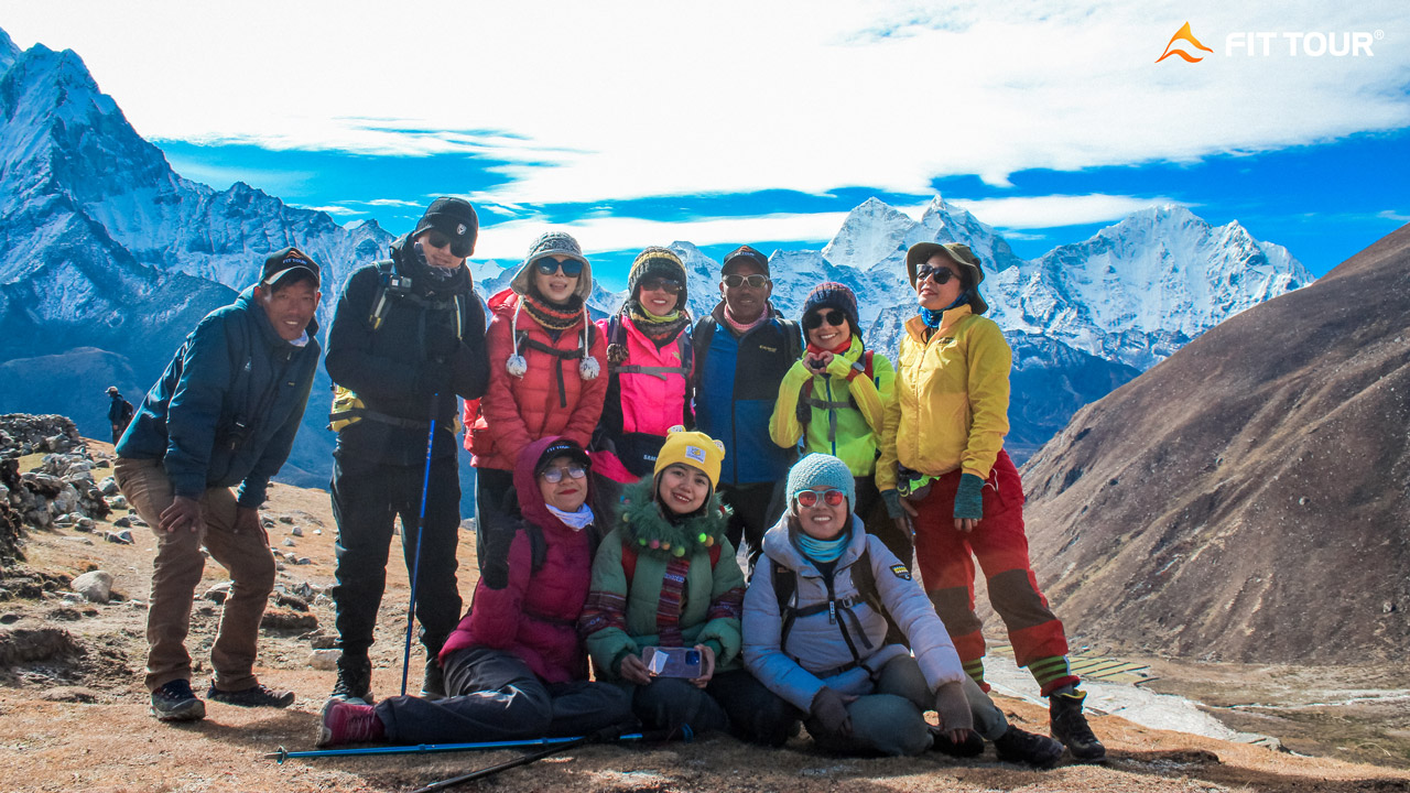 Đoàn khách Fit Tour trên dãy Himalayas