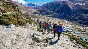Đoàn người Trek đến Trại căn cứ Everest Base Camp