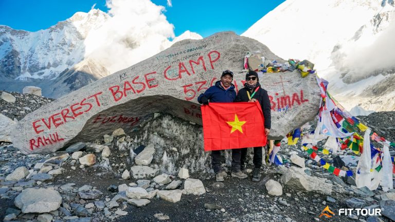 Khách Việt check in ở Everest Base Camp
