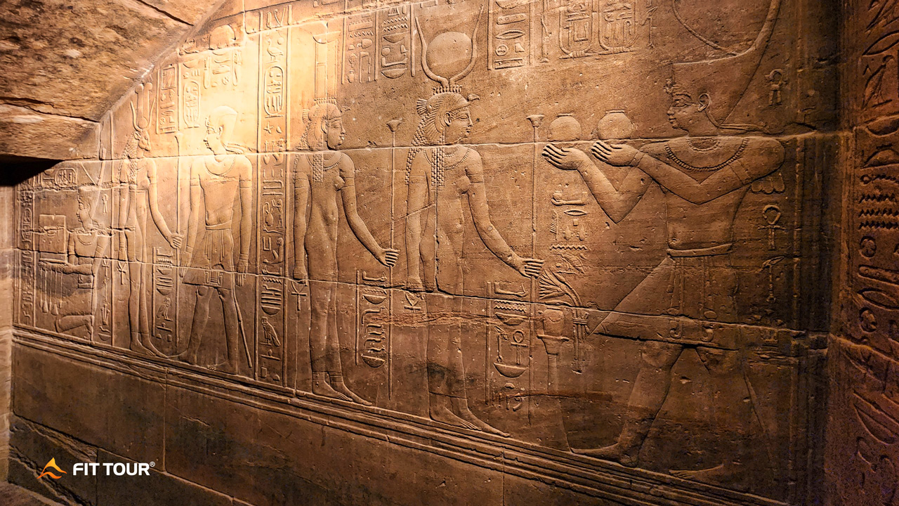 Chạm khắc tại kỳ quan Ai Cập như trong các bộ phim