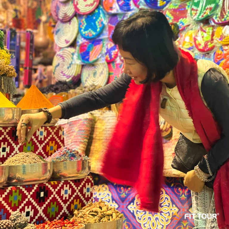 Du khách Việt khám phá gia vị đặc sản ở chợ tại làng Nubian tại Ai Cập