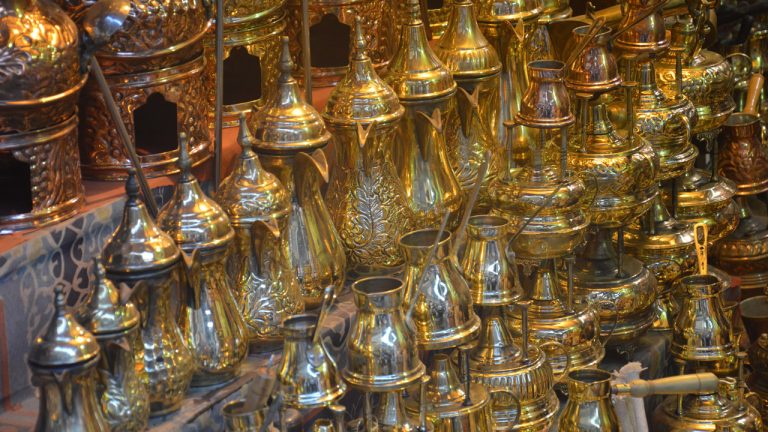 Hàng hóa bày bán ở khu chợ Khan el-Khalili Ai Cập