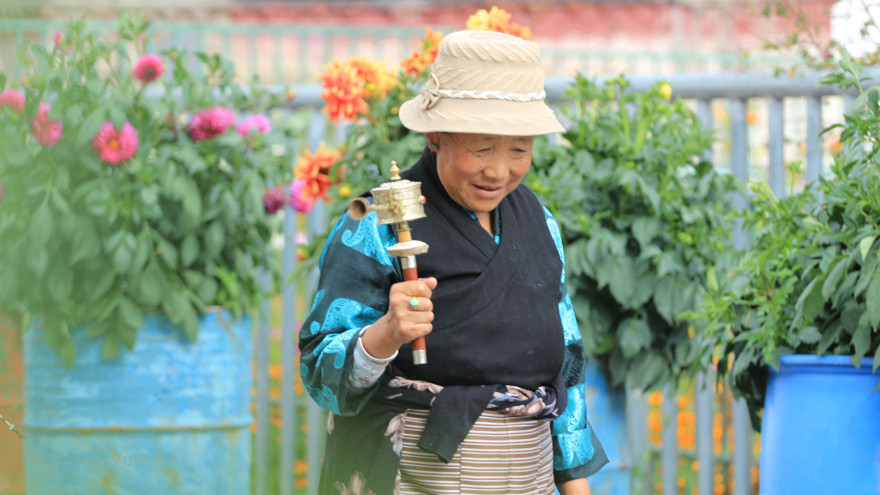 Người dân hành hương ở tu viện Lhasa