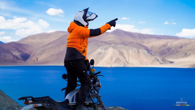 Du khách Fit Tour ngỡ ngàng trước cảnh đẹp thánh hồ Ladakh