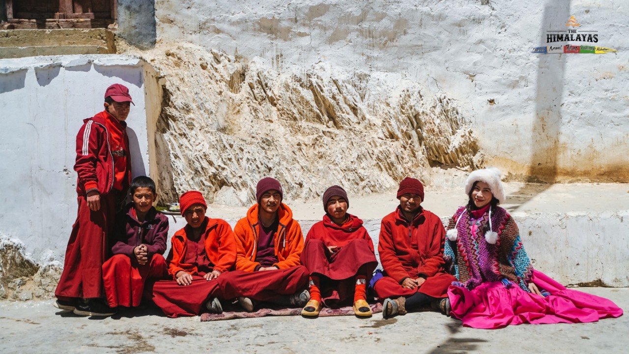 Du khách đến tu viện Ladakh và giao lưu cùng các tu sĩ ở đây