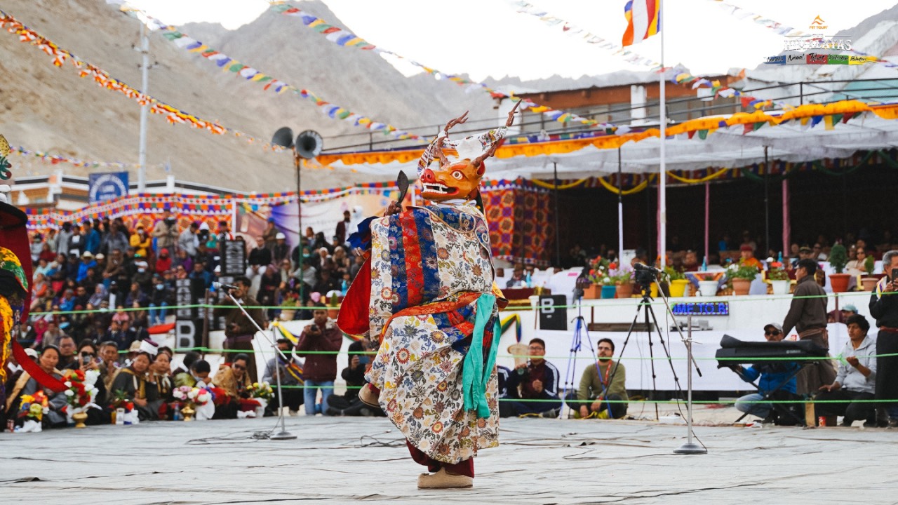 Múa mặt nạ hươu tại lễ hội Phật giáo Purnima Ladakh