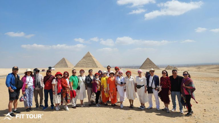 Đoàn đến tham quan Kim tự tháp Ai Cập