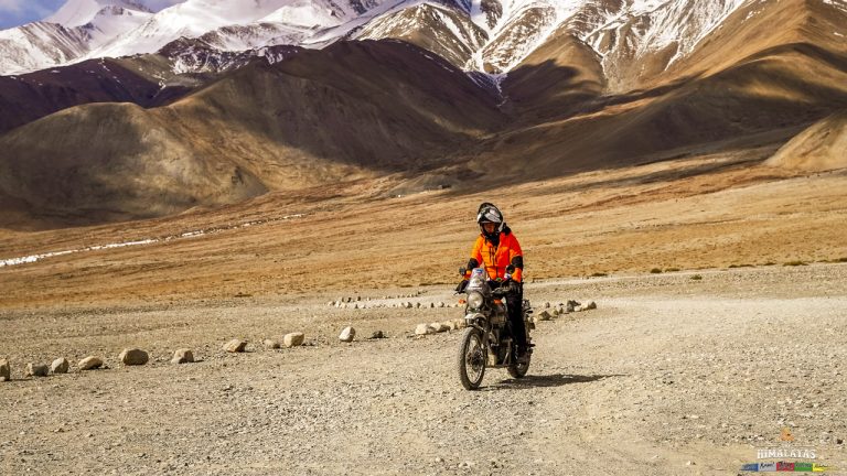 Rider Việt chạy ở vùng núi Himalayas