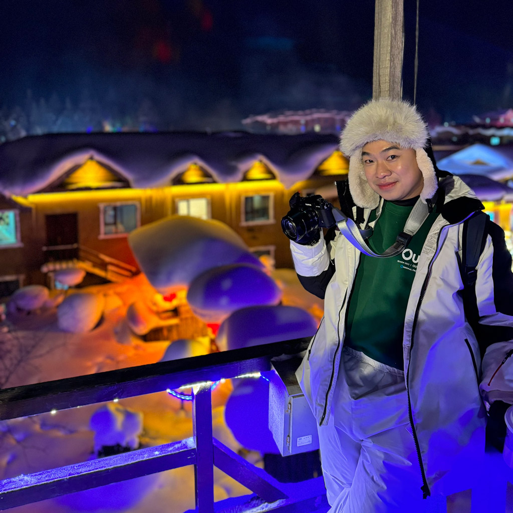 Trip Planner lưu giữ kỷ niệm khi check in ở làng tuyết Cáp Nhĩ Tân về đêm
