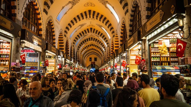 Khu chợ truyền thống Grand Bazaar ở Istanbul