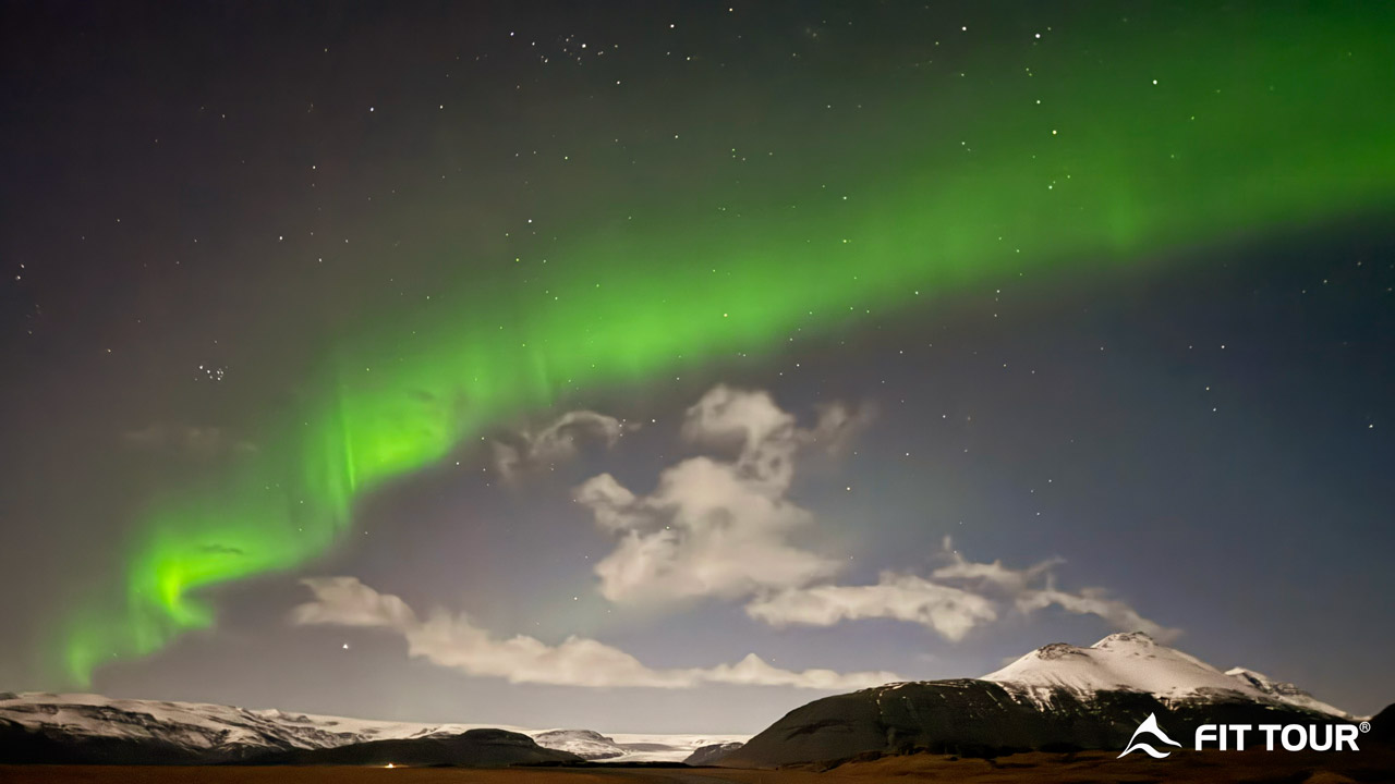 Bầu trời Iceland rực sáng với hình ảnh Bắc cực quang