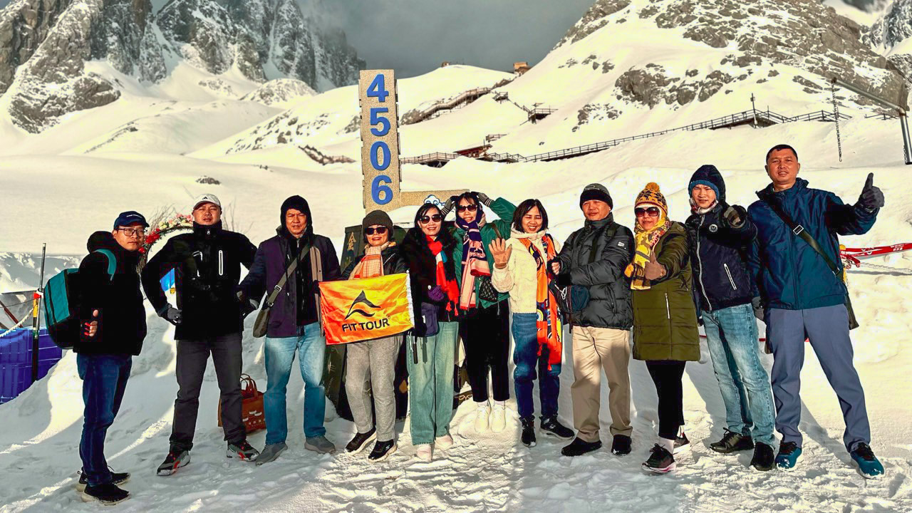 Đoàn Company Trip khám phá núi Tuyết Ngọc Long
