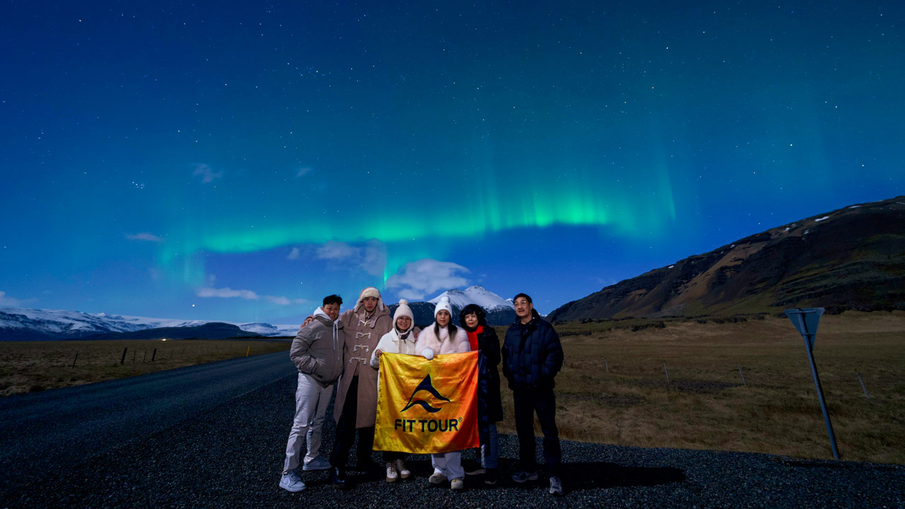 Đoàn khách Fit Tour đón Cực quang tại Iceland