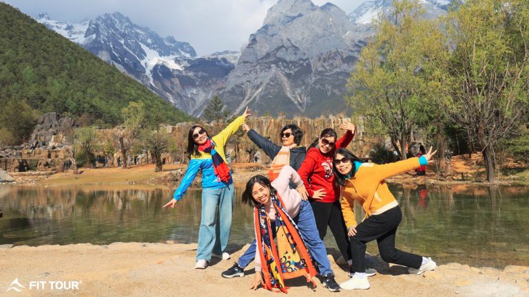 Du khách Fit Tour check in Lam Nguyệt Cốc