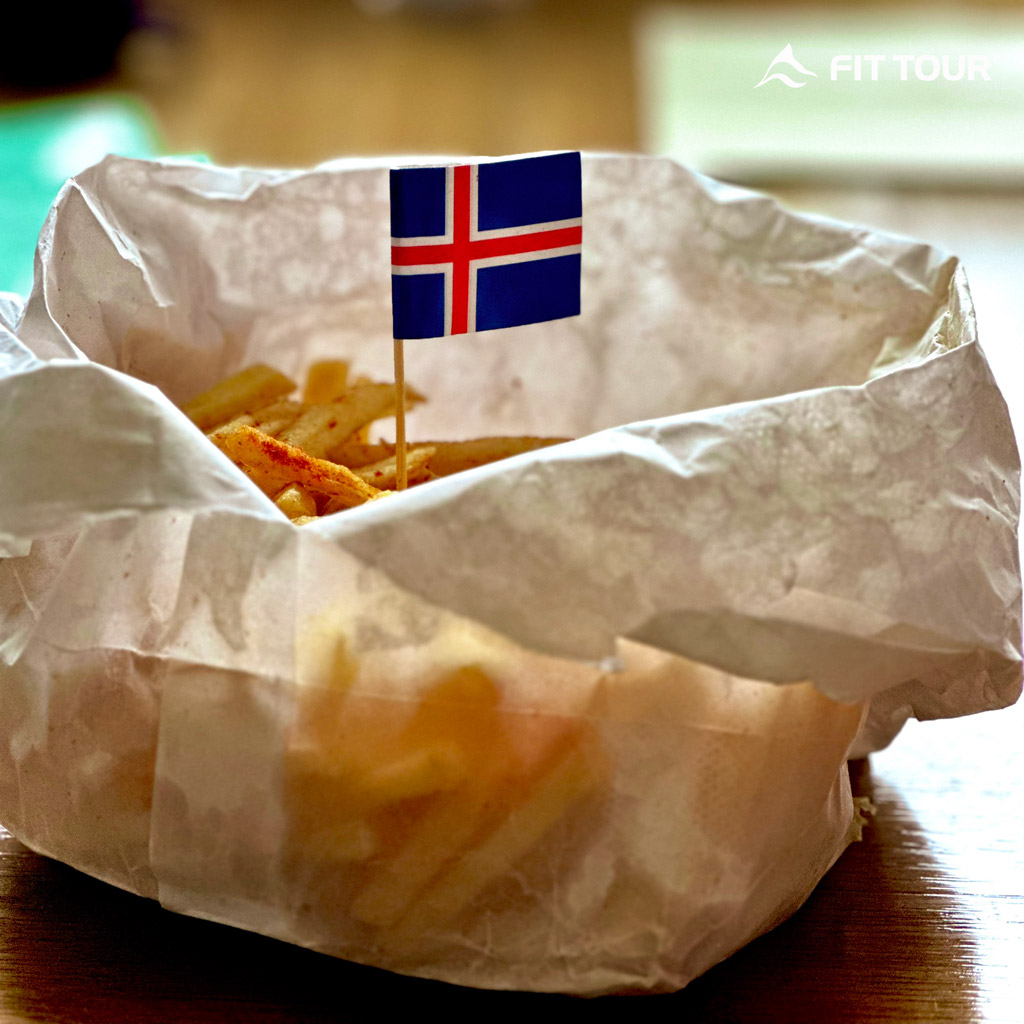 Khoai tây chiên với lá cờ Iceland