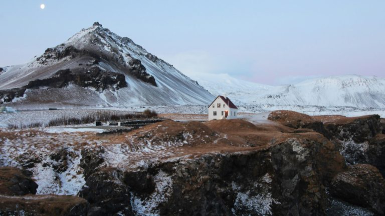 Làng cổ tích Arnarstapi ở Iceland