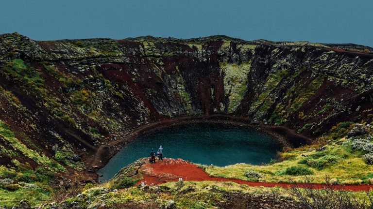 Miệng núi lửa Kerið - nằm gần 3 điểm Vòng Tròn Vàng Iceland