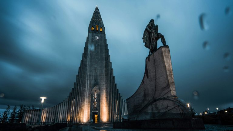 Nhà thờ Hallgrímskirkja Iceland