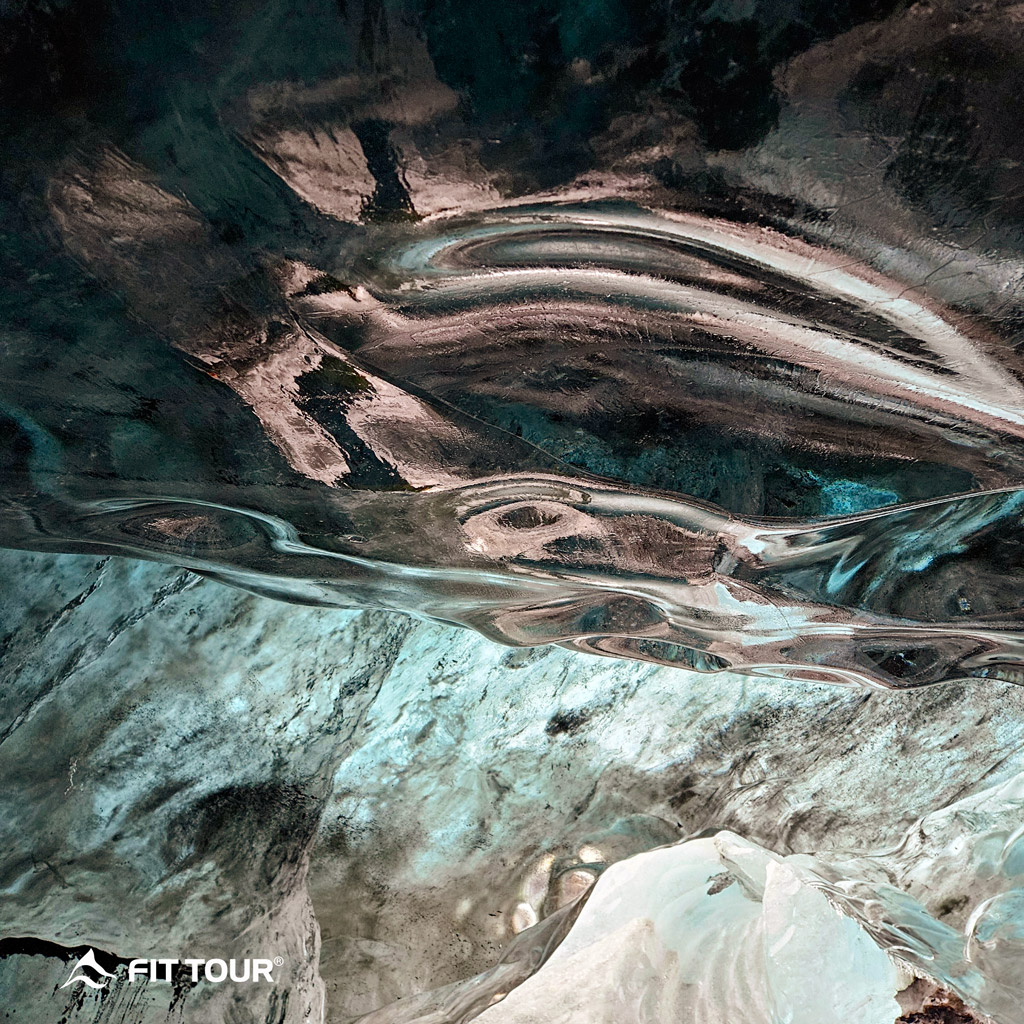 Những hình ảnh tuyệt đẹp của hang động băng vùng Vatnajokull ở Iceland p1