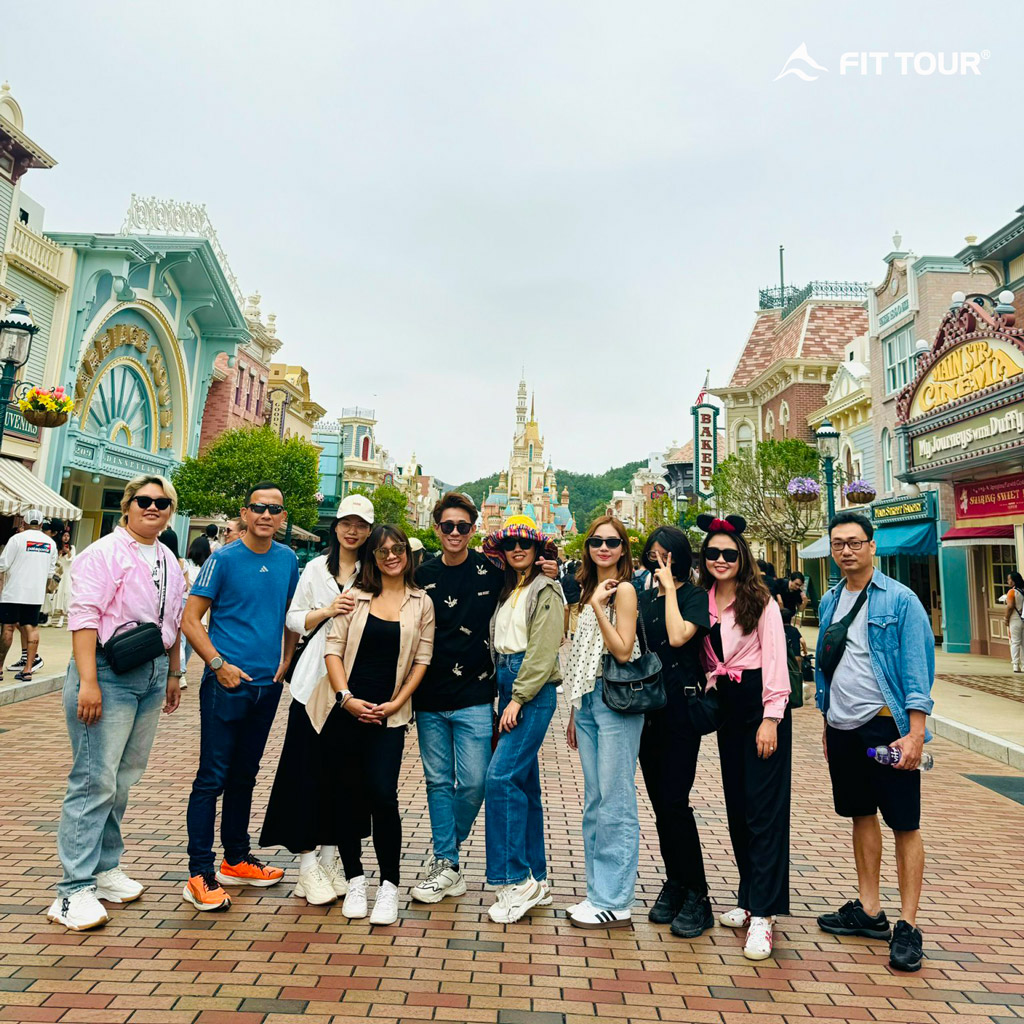 Nhóm Company Trip Event Kay tham gia khám phá Disneyland Hong Kong