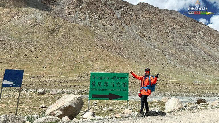 Du khách chuẩn bị hành trình Kora Kailash