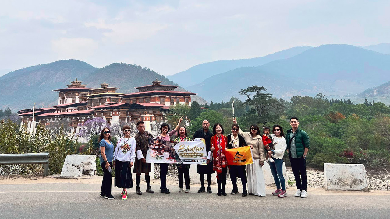 Đoàn khách FIT Tour trong hành trình tham quan Bhutan