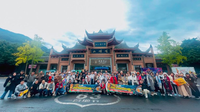 Đoàn khách Interflour Việt Nam tham gia Tour Dealer Trung Quốc tổ chức bởi Fit Tour tại Cửu Trại Câu