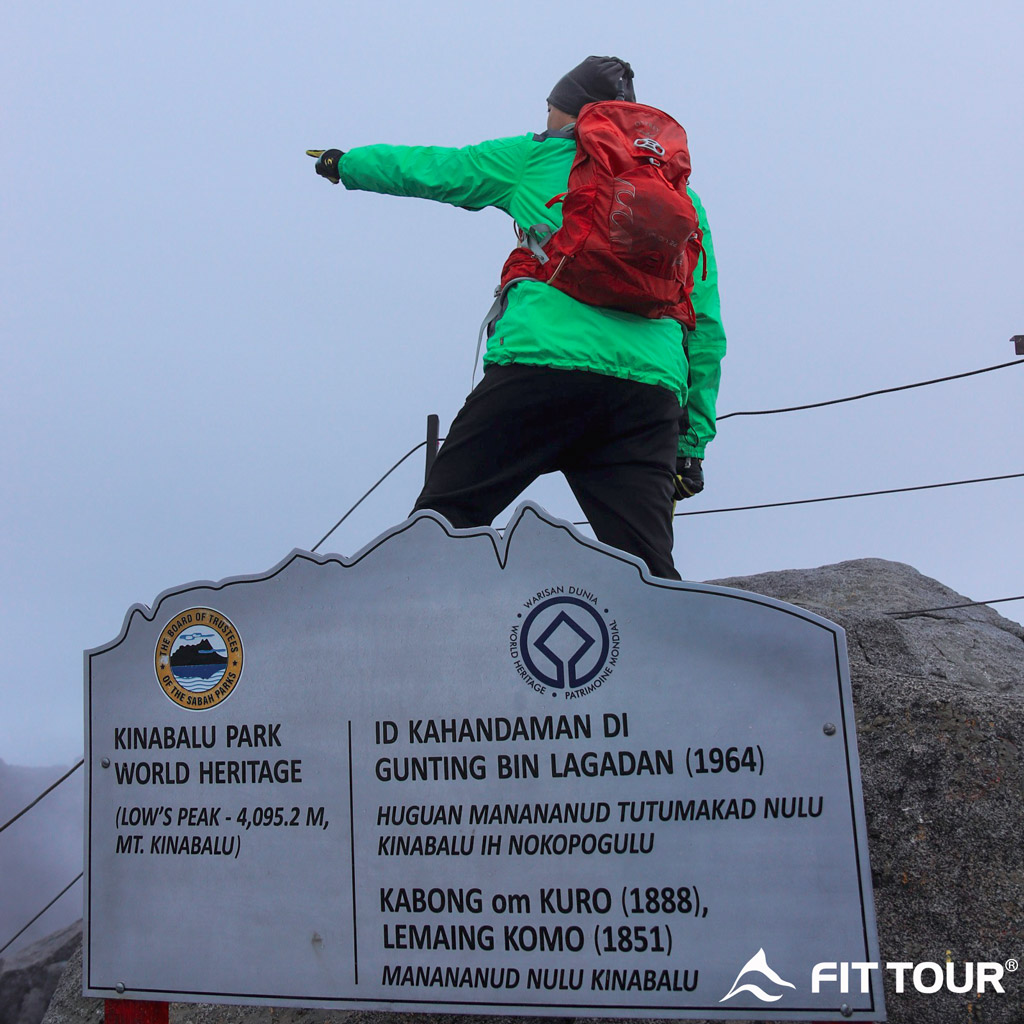 Núi Kinabalu ở độ cao 4095 mét tại Malaysia