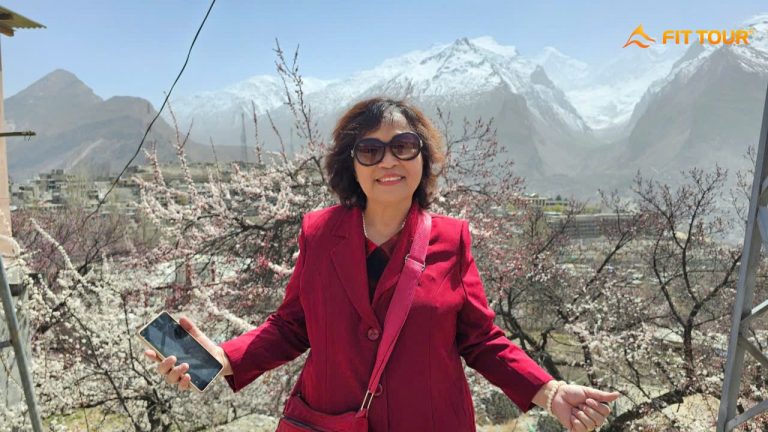 Cô Hằng khám phá thung lũng Hunza mùa hoa mơ nở rộ ở Pakistan