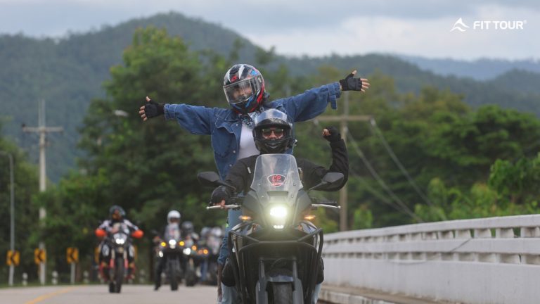 Du khách trải nghiệm du lịch mô tô tại Thái Lan cùng FIT Tour, tận hưởng cảm giác tự do và phóng khoáng trên đường