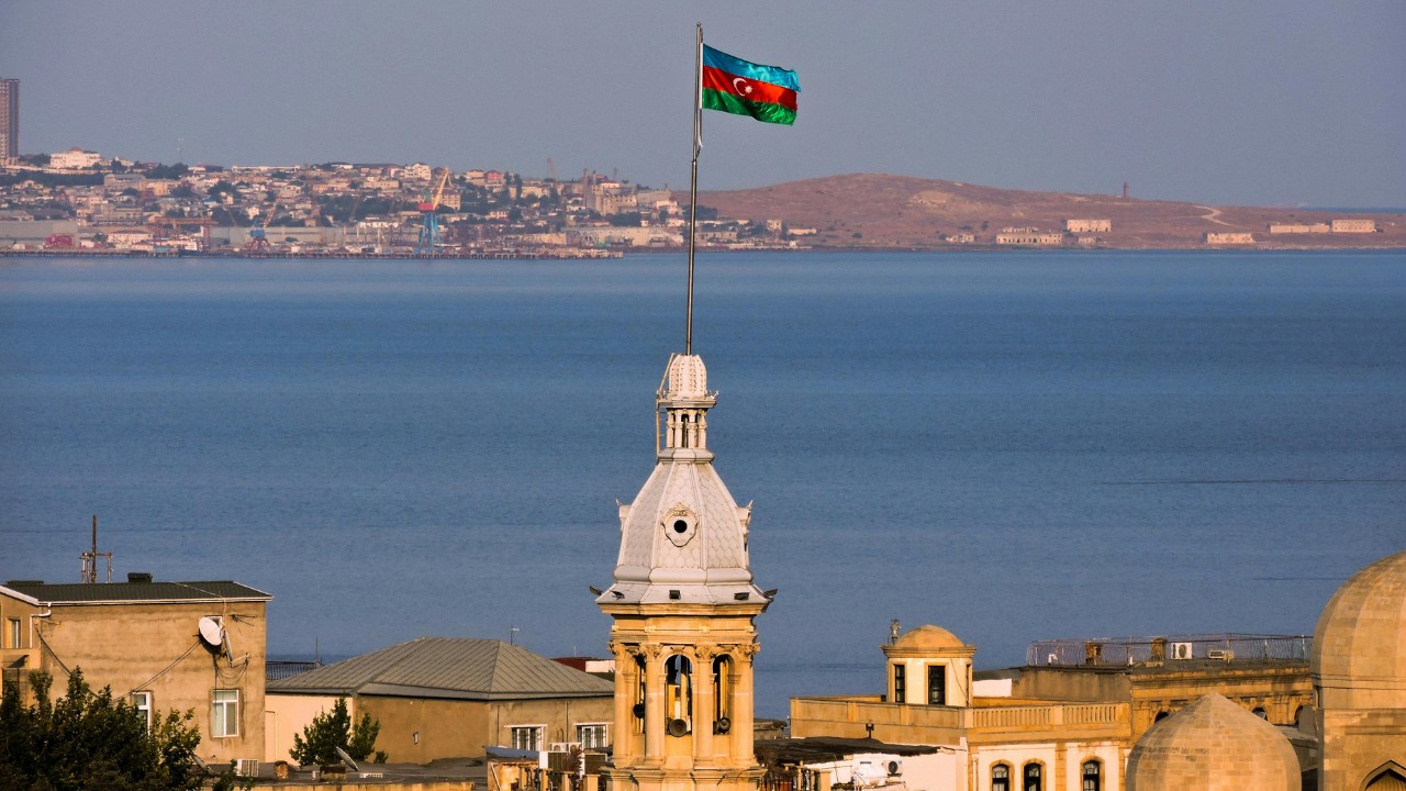 Lá cơ Azerbaijan tung bay