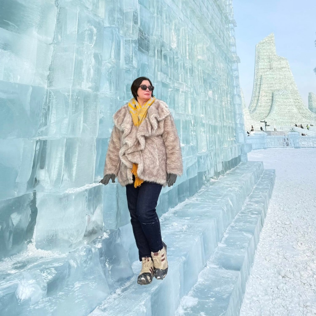 Chị Thuý trải nghiệm mùa đông tuyết trắng tại công viên băng Cáp Nhĩ Tân (Harbin).