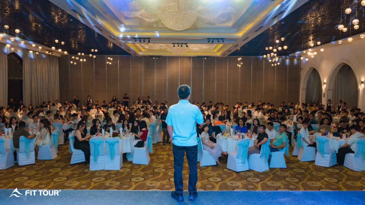 Khoảnh khắc giao lưu trong gala dinner Bosch tại không gian Lakshmi Hall Champa Island Nha Trang