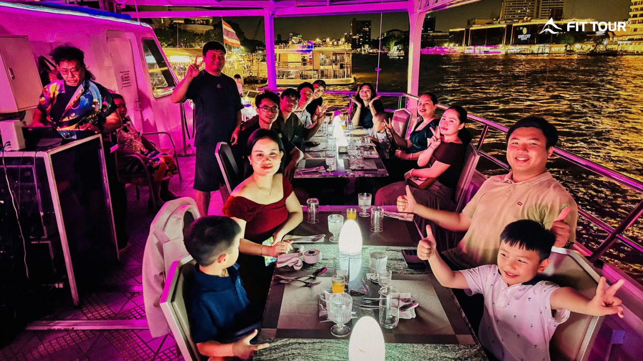 Đoàn The ECU Solutions trải nghiệm ăn tối trên du thuyền sông Chao Phraya tại Bangkok