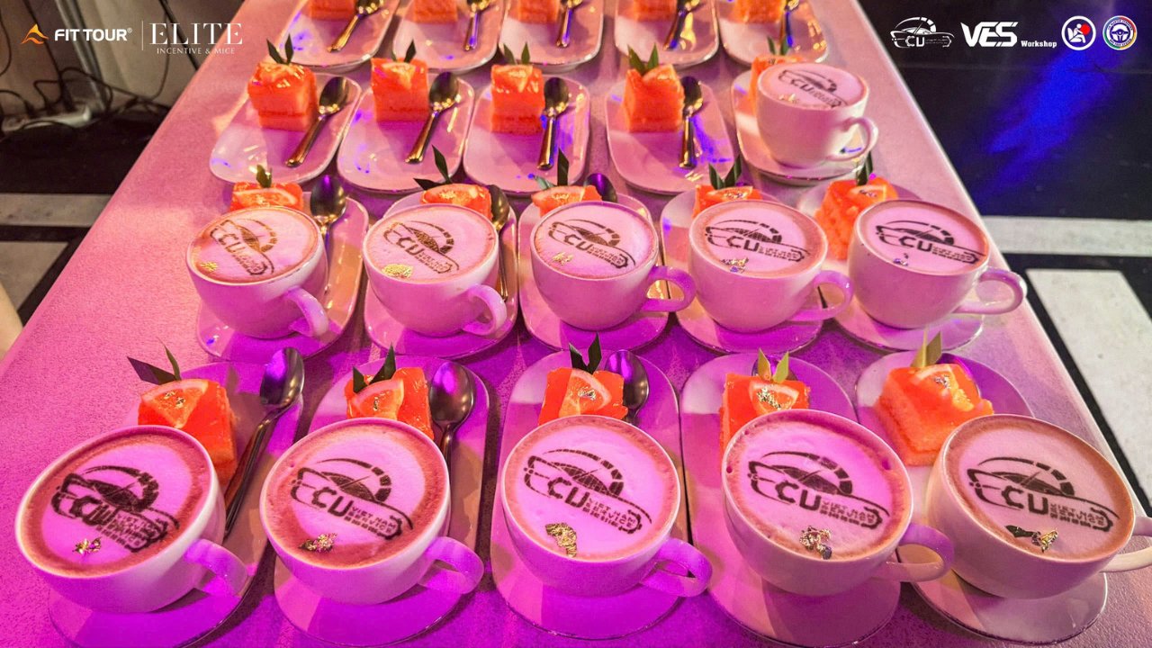 Gala Dinner của The ECU Solutions tại Thái Lan với setup branding logo trên đồ uống và dessert do FIT TOUR tổ chức
